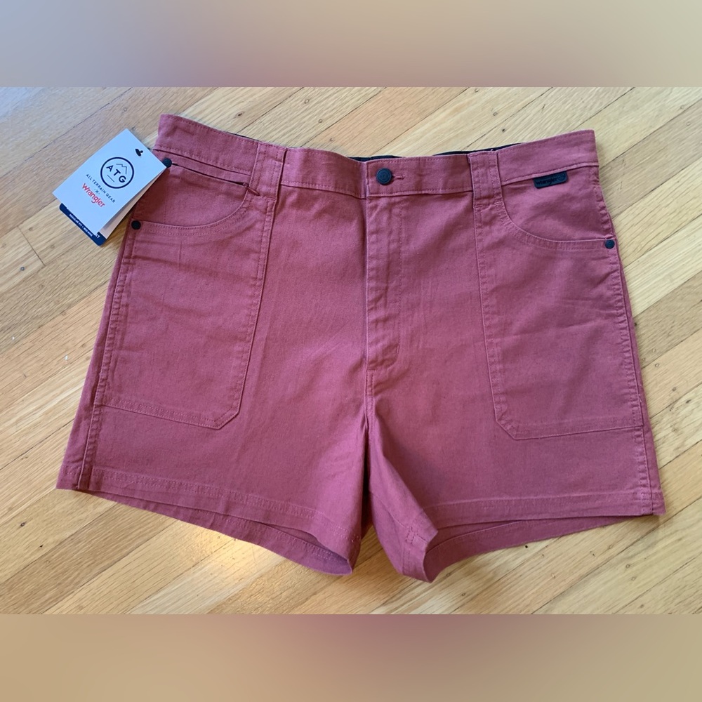 NWT WRANGLER ALL TERRAIN GEAR RUST MID-RISE HIKE SHORTS WOMENS SIZE 20 AVG